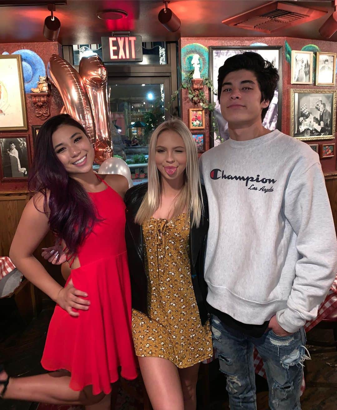 ジョーディン・ジョーンズさんのインスタグラム写真 - (ジョーディン・ジョーンズInstagram)「celebrated these two last night 💛 thanks @bucadibeppo #bucabirthday」8月10日 9時38分 - jordynjones