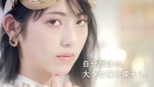 のインスタグラム：「先行発売は即完売したそうです。 ８月２１日に店頭で是非❤️ マジョリカマジョルカのファンクラブ『MAJOLIPIA』も是非❤️ パスポートも可愛いですよ！！ 分析ツールもやってみてください！ . . #浜辺美波 #マジョリカマジョルカ #マジョマジョ  CD ＆コピー #田中翔子 AD  #今井くみ photo #五十嵐隆裕  stylist #ふくしまアヤ hair＆make #進藤郁子#ikukoshindo」