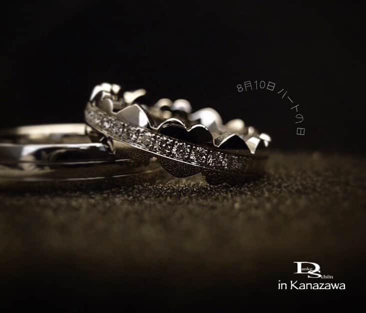 Danke schön ダンケ 金沢 結婚指輪 鍛造さんのインスタグラム写真 - (Danke schön ダンケ 金沢 結婚指輪 鍛造Instagram)「・ ・ ・ お陰様でDanke schönは 8月10日(ハートの日)でOPEN15年目を 迎える運びとなりました。 ・ ・ 気付けば丸14年の月日は 郊外店と言う立地にも関わらず 絶えず気にかけて頂けた人の数だけ ・ ・ この月日の流れの早さと充実した日々を 過ごしてこられたのだと思います。 ・ ・ 訪ねてくださったひと組ひと組 それ以上にお一人お一人との想い出があり ・ ・ お買い上げ頂いたお客様 又、そうでは無かったお客様と向き合う事で 悔しい経験をし接客の試行錯誤と言う貴重な 経験をする事が出来と思っています。 ・ ・ 皆様から頂いた言葉が 自信へ繋がり今があります。 ・ ・ 4年余りSHOPの店員をし 『バウアーの店を作りたい!』と言う思いを 日本総代理店が受け止めてくれ ドイツにその想いを 伝えてくれた事が全てもの始まり…。 ・ ・ そんな一個人の気持ちに対し 🇩🇪クリスチャンバウアー社が 世界的にも稀な専門店を許可をしてくれた 思いには感謝しても仕切れない思いが この14年間いつも心にはあり ・ ・ そして、これからも…。 ・ ・ まだまだ成長過程の身でありますが 追い続けたい夢があるShopです。 ・ ・ 『  ドイツが誇る究極な輪 ・  そして、人の輪へ 』 を ・ ・ 私自身の信念とし ・ ・ クリスチャンバウアー専門店として 恥じないShop展開を今後も取り組んで 参りたいと思っています。 ・ ・ 時には真面目に語り合い 時には笑いあり 時には涙あり ・ ・ 『同じ輪を持つ仲間』として 時に集い合える そんな空間でありたいとも思っています。 ・ ・ お近くにお越しの際は 少しの時間でもお寄り頂けると 嬉しいです。 ・ ・ ・ Danke schön 店主🙇🏻‍♂️ ・ ・ ・ ・ ・ 鍛造削り出し 🇩🇪クリスチャンバウアー 専門店 『  Danke schön 』 ・ 営業時間 am11:00〜pm9:00 ・ ・ ・ ——Danke————————————— ▪︎トップページ 🔜 @danke2005 ———————————schön———— ・ ・ ・ ・ ---------------8月 Fair 予定 -------------------- ・ ・・・9日(金) 10日(土) 11日(日) 12日(月) ・・・ ・ ------------------------------------------------- ・ ・ ・ ・ ・ #クリスチャンバウアー #ドイツ製 #christianbauer #ダンケ #金沢結婚指輪 #結婚指輪 #婚約指輪 #開業記念日 #2019秋婚  #2019冬婚 #プロポーズリング#経年変化 #ブライダルリング  #福井結婚指輪 #ポルシェ #メルセデスベンツ #マリッジリング #ブライダル #切削 #ブライダルフェア#結婚記念日 #クリスチャンバウアー金沢 #ポリッシュ  #結婚指輪金沢  #結婚指輪選び #結婚準備  #富山結婚指輪 #鍛造リング #再婚  #メンズリング」8月10日 9時35分 - danke2005