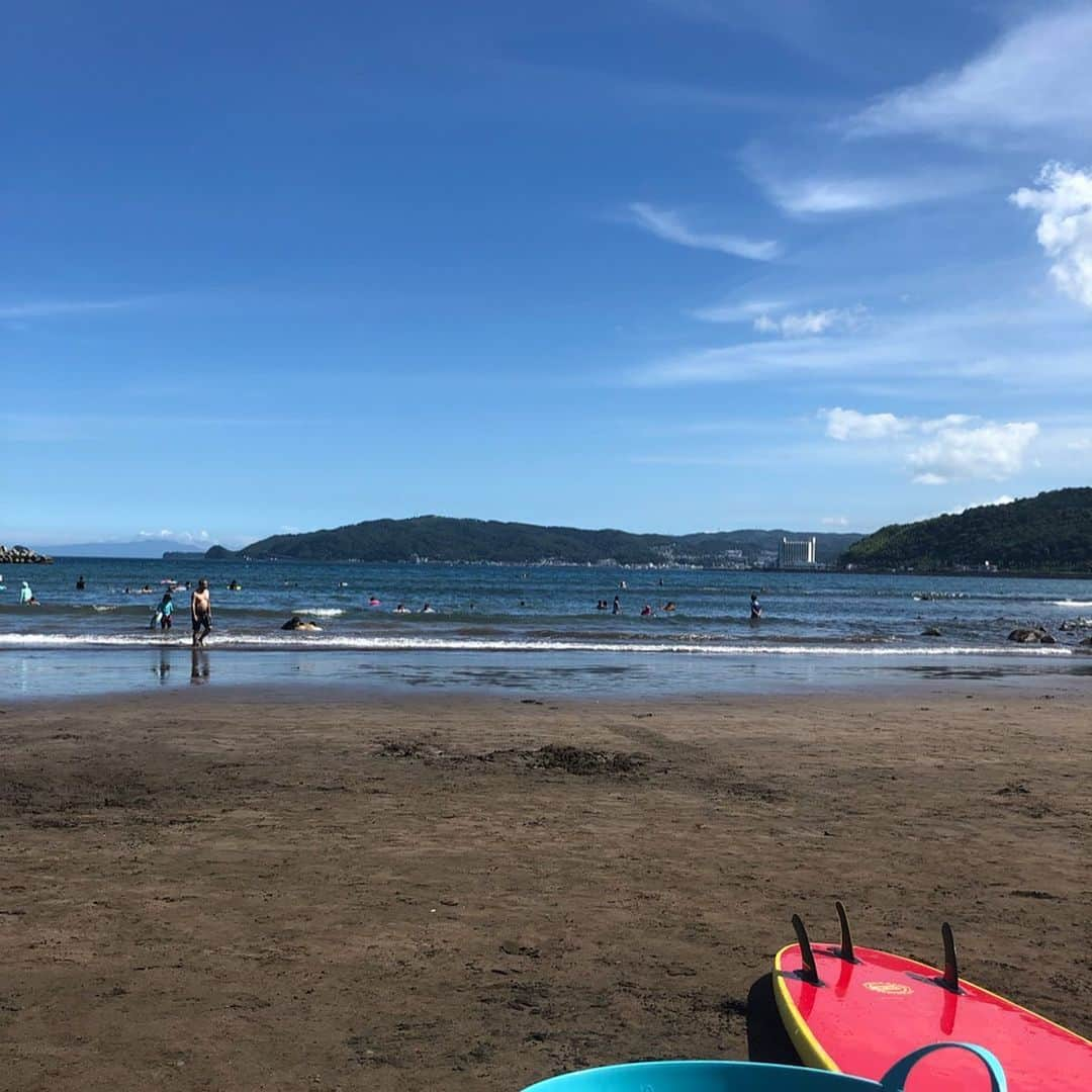 小坂温子さんのインスタグラム写真 - (小坂温子Instagram)「海🏖気持ちよかった🏖💕 サーフィン出来なさすぎて🏄‍♀️💦ヘボかった😂 でも、ぷかぷかしてるだけでhappyでした🥰🏄‍♀️💓 まず、少し日焼け出来て嬉しかった☺️✨ そして、熱海プリン🍮🥰 美味しくて😋ペロリ🍮✨ #happy  #ご馳走様でした 🥰🙏💕 #熱海 #楽しかった  #sea #ぷかぷか #気持ちいいの  #波の音 #きいてるだけで  #呼吸が #深くなる  #サーフィン #うまくなりたいな  #まず #体力つけよう  #モリモリ #食べよう」8月10日 9時46分 - kosaka_atsuko