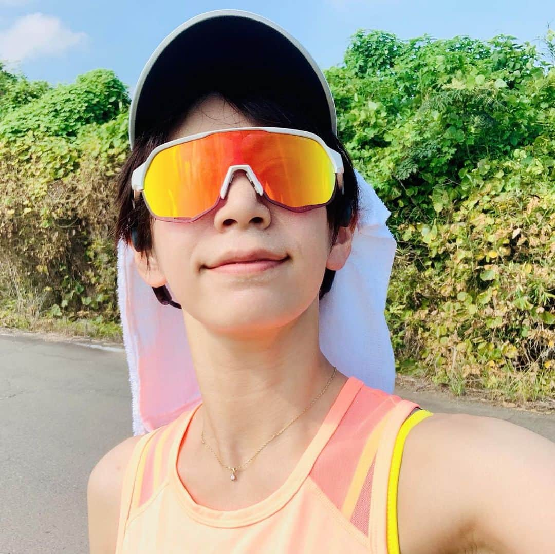 サトウヒロコさんのインスタグラム写真 - (サトウヒロコInstagram)「🏃‍♀️ 思うように走れません。 汗は滝のよう💦 みなさんは、この猛暑をどうやって走っていますか？ ぜひ教えてくださーい👀✨ ・ ・ #サトウヒロコ #シンガーソングライター #シンガーソングランナー #ひとり遊び #running #ランニング #走れる事に感謝 #ランニング女子 #igランニング #ハシリマスタグラム #ig自撮りランナーズ #ランニング好きな人と繋がりたい #腹筋を鍛える #ストレッチ #ぼっちRUN #ランニング #マラソン #ジョギング #ナイキプラス #ハシリマシタグラム #ハシリマスタグラム #ワークアウト #run  #running  #jogging  #justdoit  #nikerunning  #nikeplus  #marathon  #workout  #fitness」8月10日 9時52分 - satohiroko1208