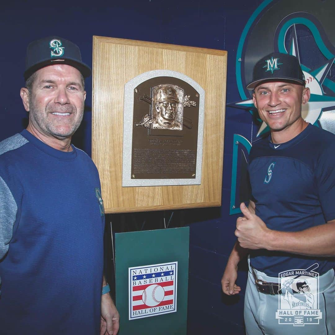 シアトル・マリナーズさんのインスタグラム写真 - (シアトル・マリナーズInstagram)「You can’t not get a photo with the plaque.」8月10日 9時55分 - mariners