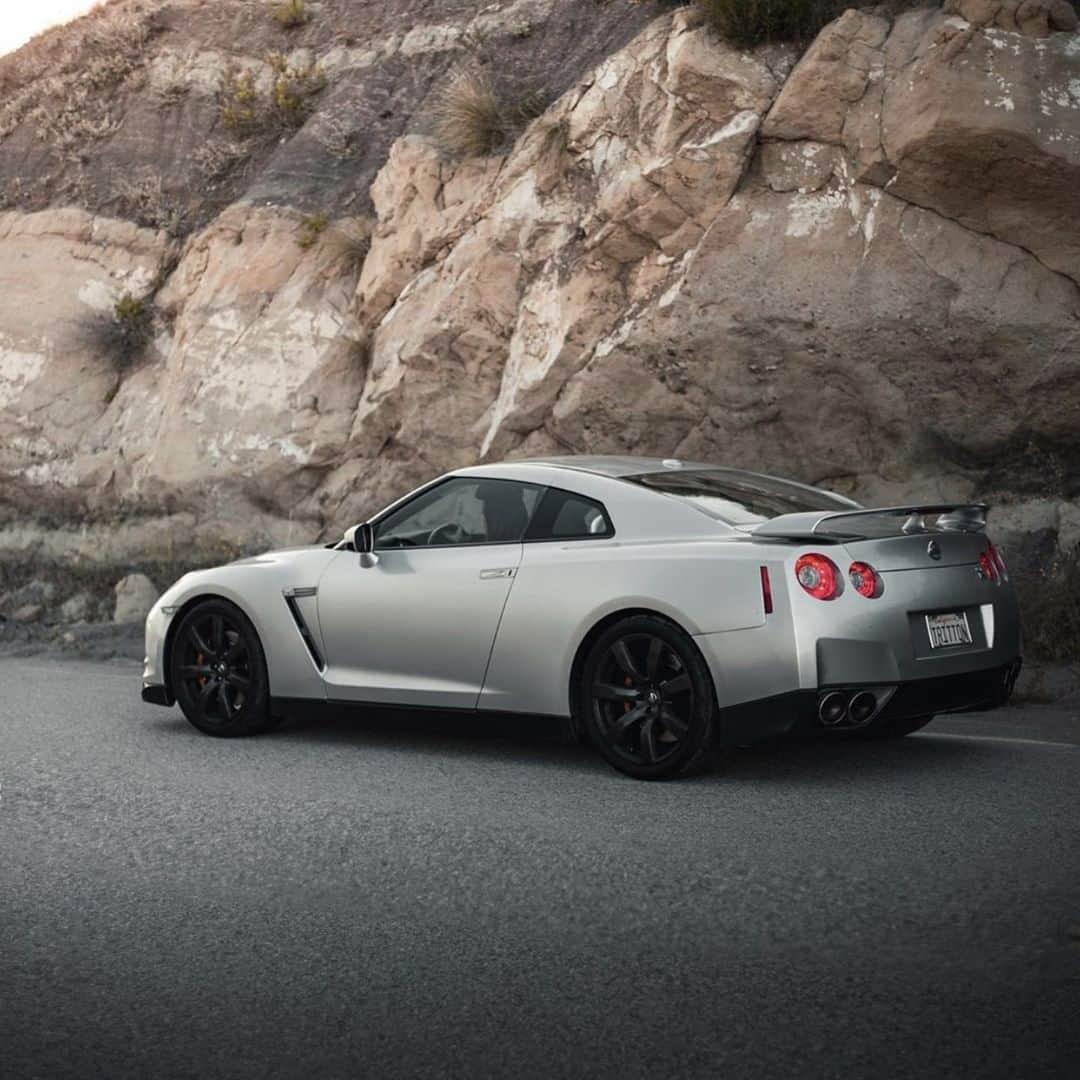 Nissanさんのインスタグラム写真 - (NissanInstagram)「Bouldering #NissanGTR #GTR 📷 @one.20th 🚗 @gtrjess」8月10日 10時00分 - nissan