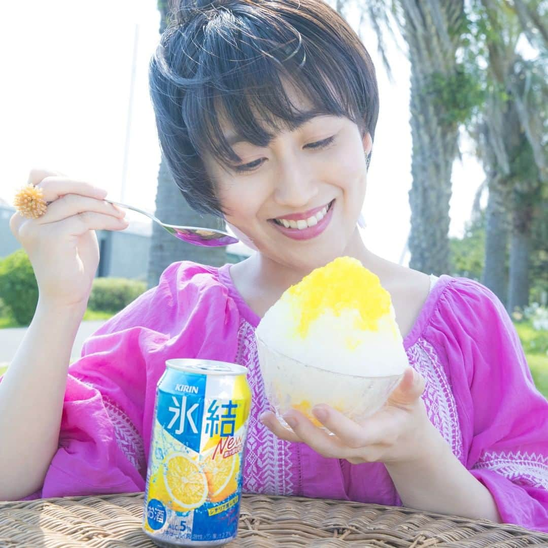 キリンビールさんのインスタグラム写真 - (キリンビールInstagram)「【夏にはやっぱり #氷結】暑～い夏にはキーンと冷やした #氷結レモン がイチオシですが、 みなさんは #イチオシ氷結 ありますか😆？？ #きょうのキリン のハッシュタグ付きの投稿やコメント欄でぜひ教えてくださいね💕  #キリン #kirin #レモンチューハイ #レモン #🍋 #フルーツチューハイ #レモンサワー #チューハイ  #お酒好き女子 #チューハイ大好き #レモンハイ #かき氷 #ひんやりスイーツ #かきごおり #おやつタイム #外飲み #BBQ #お酒好きな人と繋がりたい #夏が好き #夏が来た #🍧#夏酒 #いただきます #夏休み #夏の思い出」8月10日 10時02分 - kirin_brewery