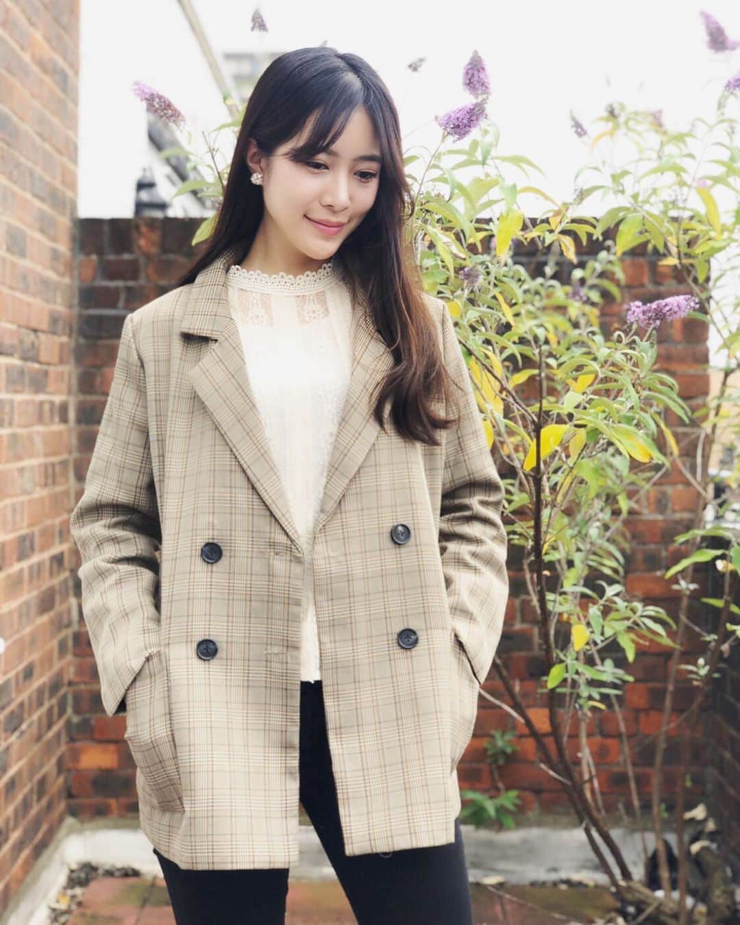 のインスタグラム：「I like this season. Is Japan hot?  夜21時まで明るく涼しくて最高の季節✨🍁 日本は暑いよね？😵💦 #ootd #패션 #오오티디 #데일리룩 #london」
