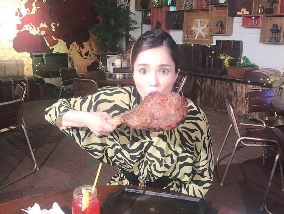 平野ノラさんのインスタグラム写真 - (平野ノラInstagram)「夏してる？  #静岡 #第一テレビ #まるごと #まるごとツイート #毎週金曜日 #おったまげ調査隊 #観るっきゃないゾ #鳥越アナ  #平野ノラ #okバブリー」8月10日 10時13分 - noranoranora1988