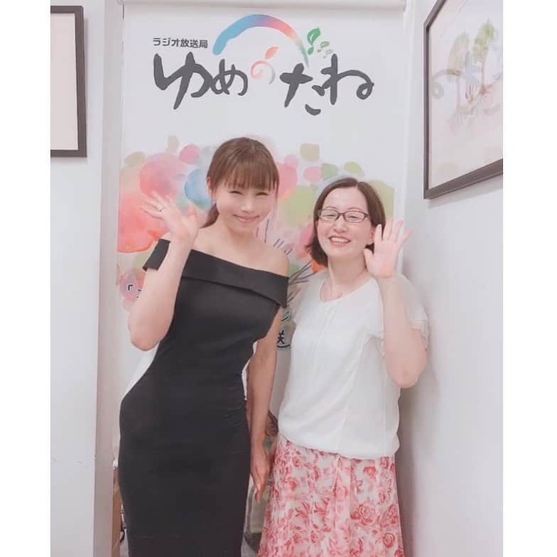 本田裕子さんのインスタグラム写真 - (本田裕子Instagram)「【再放送は1度だけ】 . 先日、「ゆめのたね」というラジオ番組に ゲスト出演（収録）し、先週オンエアのお知らせをさせていただきました♬ . ただ、直前のお知らせで…又、この番組は、決まった時間のみの放送で、「聴き逃しました」というお声を幾つかいただきました。 （感想もありがとうございました😊） . . そこで朗報です♡ . 本日12時〜12時半に再放送されます📻 （※（注）再放送は1度だけ、だそうです！） . . . 「欲深い女がなぜ美しいのか？」について、 起業家さんへのお役立ち情報、 簡単だけど効果絶大な美容法、 わたしのプライベートな話、etc… かなり盛りだくさんで話しています😊 . . . 📻【ラジオの聴き方は】 ※12時～12時30分に、 下記ホームページ内の「東日本チャンネル」 のバナーの下にある . ▶印の再生ボタンを押すと番組が流れます。 http://www.yumenotane.jp/ouensemina . （ブログからリンク先に入れます） （「アメブロりんりん本田裕子」からも） . . インターネット環境さえあれば日本全国、世界中どこでも、ＰＣでもスマートフォンでも聴くことができます。 （電波が良いところでお聴きください^ ^） . ※一部のAndroid携帯で再生ができない場合がございます。 その際は Chromeブラウザ等で再生いただきますようお願いいたします。 . . …… ちょうど昨日のPodcastの放送内容が、 「呼吸をするように望みを叶える」というテーマで、 「人間は意志の力だけでは意外と脆い。 意志の力より習慣の力を♡」ということも話しており、習慣化の大切さ（潜在意識の活用法）について、 今日のオンエアでも違う角度からお話しています。 . . …… 又、「ゆめのたね」では📻毎週土曜日12時は 『橘佑佳の起業家の夢をひらく、応援セミナー！』という番組を放送しています。 . 起業家の方、「言葉」や「お金」に関する大切なこと、希望に満ちた喜びある結果を得るためのマインドetc…とてもためになることを発信されていて、オススメです💁🏻‍♀️ . . 今日も暑さ対策してね♡ . . …… #ゆめのたね #ラジオ番組 #橘佑佳の起業家の夢をひらく応援セミナー #聴き逃した #朗報です #本日12時 #再放送 #1度だけ #欲深い女 #なぜ美しいのか #習慣化 #潜在意識の活用法 #起業家 #わたしのプライベート #簡単な美容法 #美容法 #東日本チャンネル #アメブロりんりん #Podcast #呼吸をするように #橘佑佳 #NLPトレーナー #同期 #言葉 #お金  #結果を得る #マインド #本田裕子」8月10日 10時15分 - rinrin_yuko