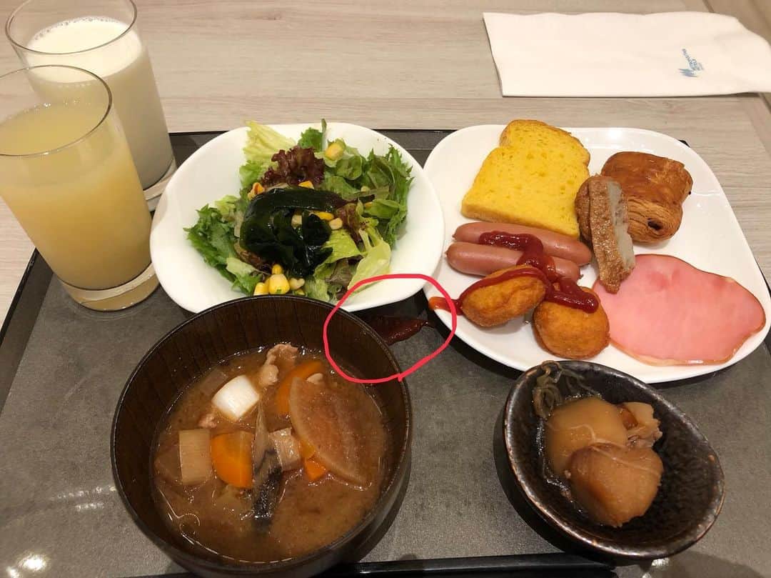 カバのインスタグラム：「‪本日のでぶ活。‬ ‪本日もモンスターモーニングからスタートです！感謝の気持ちで頂きます！🙏️✨使い慣れないケチャップだったので、思いっきり皿からはみ出してしまいました！朝からやってもーてる系ですね！皆さまも使い慣れないケチャップの時は細心の注意を払って下さい！‬ ‪あぁ、痩せたい！‬ . . #本日のでぶ活 #でぶ活 #モンスターモーニング #グルメ#グルメ好きな人と繋がりたい #使い慣れないケチャップ #はみ出し #細心の注意を #あぁ、痩せたい」