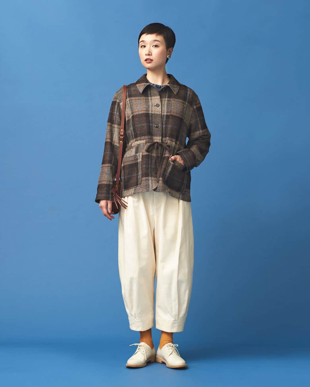 chambre de charmeさんのインスタグラム写真 - (chambre de charmeInstagram)「. 【 chambre de charme 2019 autumn collection 】 ㅤ  jacket ¥23,800+tax / Malle knit pullover ¥4,900+tax / aimer le mieux pants ¥12,800+tax / Malle bag ¥16,000+tax / TIDE WAY ㅤ  Photo: Ryoko Ono(@musshkamayaturyoko) Hair&Make: Aya Murakami(@ayamurakami__) Styling: Kaho Yamaguchi(@kaho__yamaguchi) Model: Tara(@tarafuku333 ) . #2019autumncollection  #chambredecharme #mallechambredecharme  #matquotidien#eipe#malle#mat」8月10日 10時15分 - malle_cdc_official