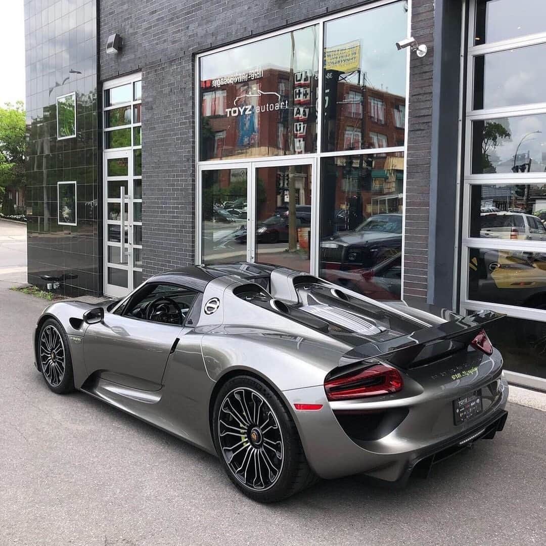 CarsWithoutLimitsさんのインスタグラム写真 - (CarsWithoutLimitsInstagram)「918, P1 or LaF? COMMENT BELOW!👽 Owner/Photo @toyzautoart  #carswithoutlimits #porsche #918 #porsche918 #918spyder」8月10日 10時18分 - carswithoutlimits