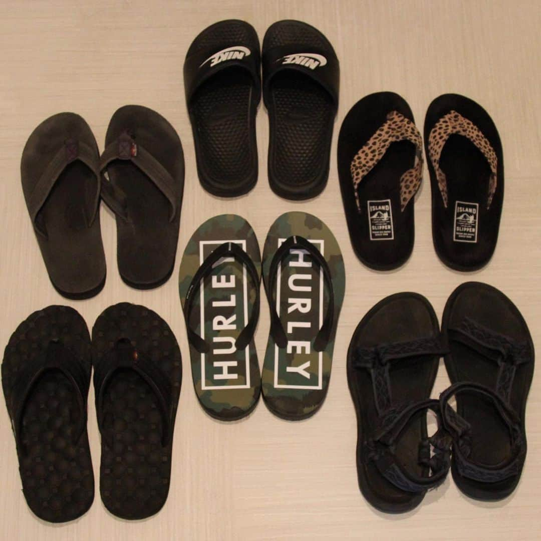 田中毅さんのインスタグラム写真 - (田中毅Instagram)「玄関、夏の風物詩☀️ #beachsandals #summer #暦の上では秋だけど」8月10日 10時18分 - tanaka_ta_ke_shi