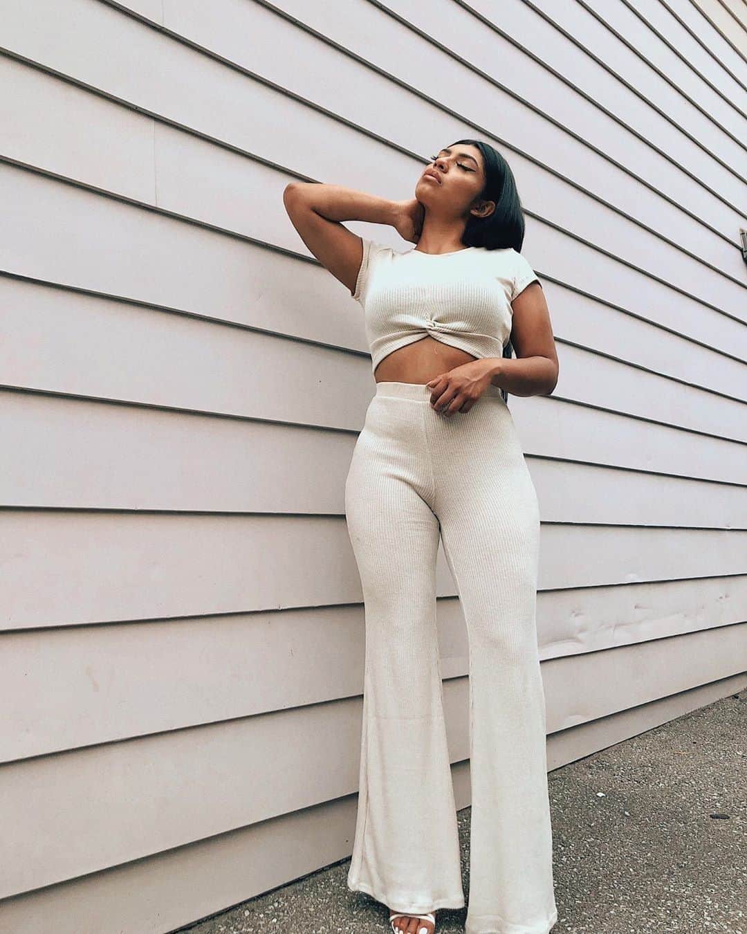 Charlotte Russeさんのインスタグラム写真 - (Charlotte RusseInstagram)「This outfit = season staple 😎 🔎 "Ribbed High-Rise Palazzo Pant" 🔎 "Ribbed Twist Cropped T-Shirt" #charlotterusse #ootd #outfitgoals」8月10日 10時30分 - charlotterusse