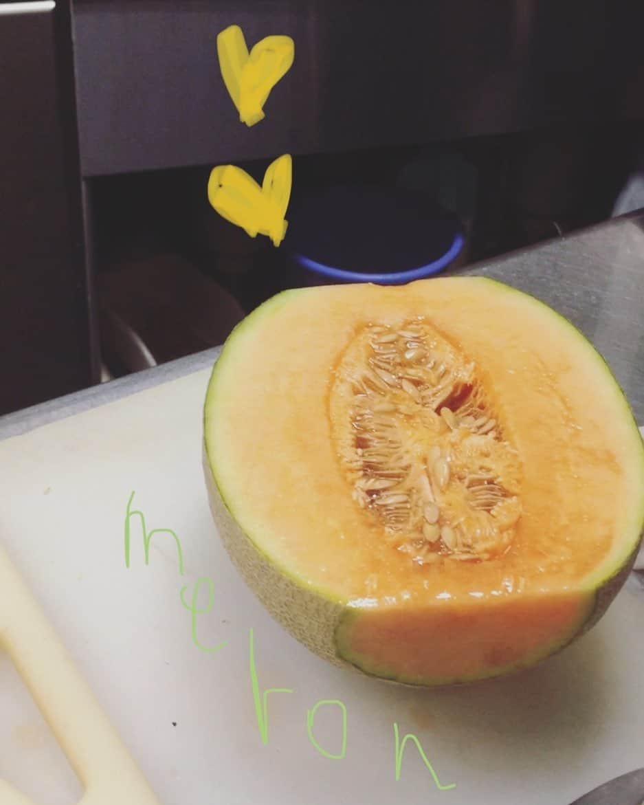 高橋真依子さんのインスタグラム写真 - (高橋真依子Instagram)「私の夏休み。美味かったー #おすそわけ#夕張メロン#美味でございます〜」8月10日 10時22分 - chi.maiko