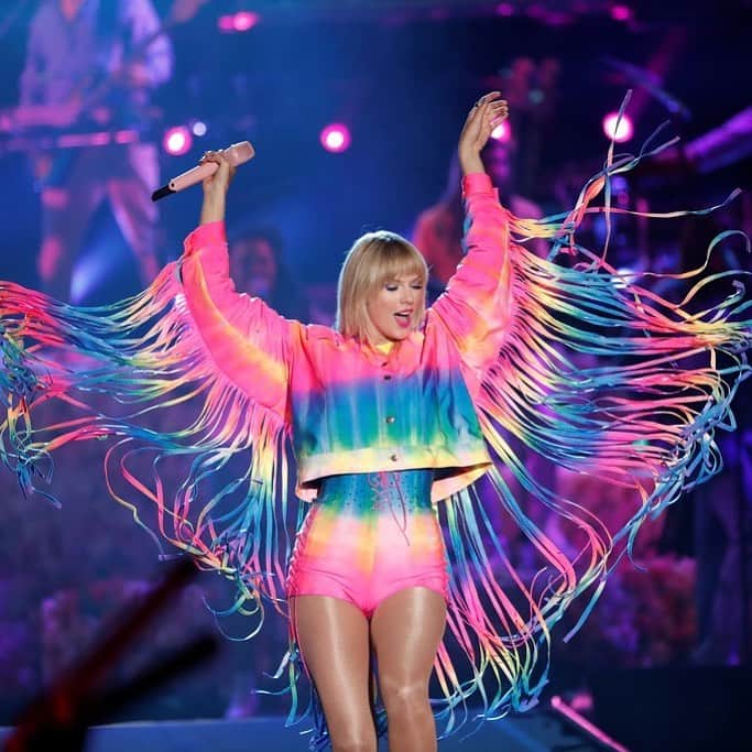 NBC Newsさんのインスタグラム写真 - (NBC NewsInstagram)「Taylor Swift opens up in an interview with @voguemagazine about a decision she made to become more vocal on LGBTQ rights. . “Rights are being stripped from basically everyone who isn’t a straight white cisgender male,” she said. Click the link in our bio to read more. . 📷 Mario Anzuoni / @reuters」8月10日 10時22分 - nbcnews