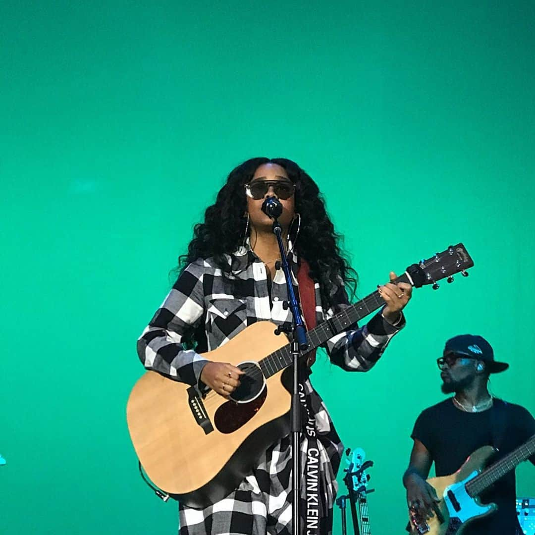 MTVさんのインスタグラム写真 - (MTVInstagram)「@hermusicofficial & @sammhenshaw just blessed #LCOutOfDoors with performances in support of #SaveTheMusic ✨ 🎸」8月10日 10時30分 - mtv