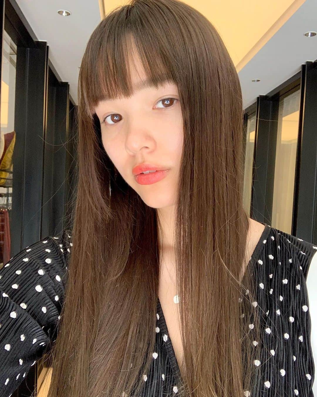 梅園アマンダのインスタグラム：「前髪が想像以上に好評で嬉しいのだけれど、毎日前髪を維持できる自信はないよ💈 . #haircolor#hairstyle#hair#model#makeup#hairmakeup#beauty#summer#girl#skin#fashion#instalike#instagood#instadaily#tokyo#aoyama#loave#loaveaoyama」