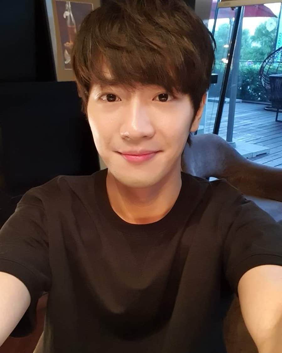 イ・サンヨプのインスタグラム：「#평일오후세시의연인 재밌게 봐주셔서 너무 고맙습니다. 앞으로 남은 5회도 기대해주시길.」
