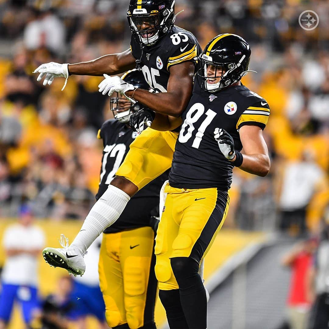 ピッツバーグ・スティーラーズさんのインスタグラム写真 - (ピッツバーグ・スティーラーズInstagram)「That first NFL Touchdown feeling 🤷‍♂️」8月10日 10時42分 - steelers