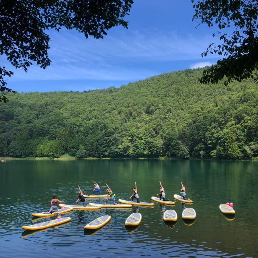 田中律子さんのインスタグラム写真 - (田中律子Instagram)「LEONA×NATIVE SUP Forest Sup SHIBIREKO 🏄‍♀️ 2019 AUGUST 10th SAT 8/10  9:00-15:00 @四尾連湖 始まりましたーー🌞🌈❤️ Special Guest 田中 律子 日本サップヨガ協会 理事長 女優／タレント Instagram: ri2kotanaka  藍 智美🌞 SUP YOGAインストラクター Studio Aura主宰 @aitomo0610  SONO🌞 SUP YOGAインストラクター @sonopy39  NANA🌞 SUP YOGAインストラクター Leona fitnessアンバサダー @sea_yoga_nana  CONTENTS》 SUP CRUISE, SUP YOGA, YOGA BOARD(陸上), リツヨガ(陸上)  ファッション、フード、リラクゼーションなどのミニマーケット同時開催🎉 Leona［アパレル］、nativesurf［アパレル］、freewaters［シューズ］、ehawee jewelry［アクセサリー］、ナカヰコーヒー［コーヒー］、NATIVE GARDEN+［野菜・ICE・DRINK］、PRANARI［ヒーリングマッサージ］、gbtb［無農薬モリンガ製品、VEGANコスメ&ヘアケア］、maki's acupuncture［耳つぼ、鍼、お灸］、ユタゆう子［金の魂たまヒーリング］、Lokoa Leather Japan［革小物］、and more... nativesurf  info  @nativesurfjp  Leona  info  @leona_surf  facebook『Forest sup 四尾連湖』 https://www.facebook.com/FORESTSUPSHIBIREKO/  https://ssl.xaas3.jp/x0264586/login/enqueteEdit/index/EnqueteId/2  ぜひみなさま、一緒に四尾連湖で遊びましょー🏄‍♀️🌴🌞 #nativesup  #四尾連湖  #forestsup  #supyoga  #yoga  #leonasurffitness  #リツヨガ #jsya」8月10日 10時53分 - ri2kotanaka