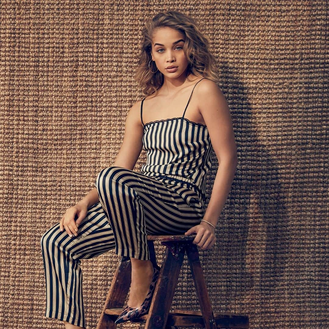 ヴィンスカムートさんのインスタグラム写真 - (ヴィンスカムートInstagram)「Classic stripes and a pump that really pops...tap to shop @golden_barbie’s cami, pull-on pants, and Anessta heel. #standoutstyle #summer2019」8月10日 10時55分 - vincecamuto