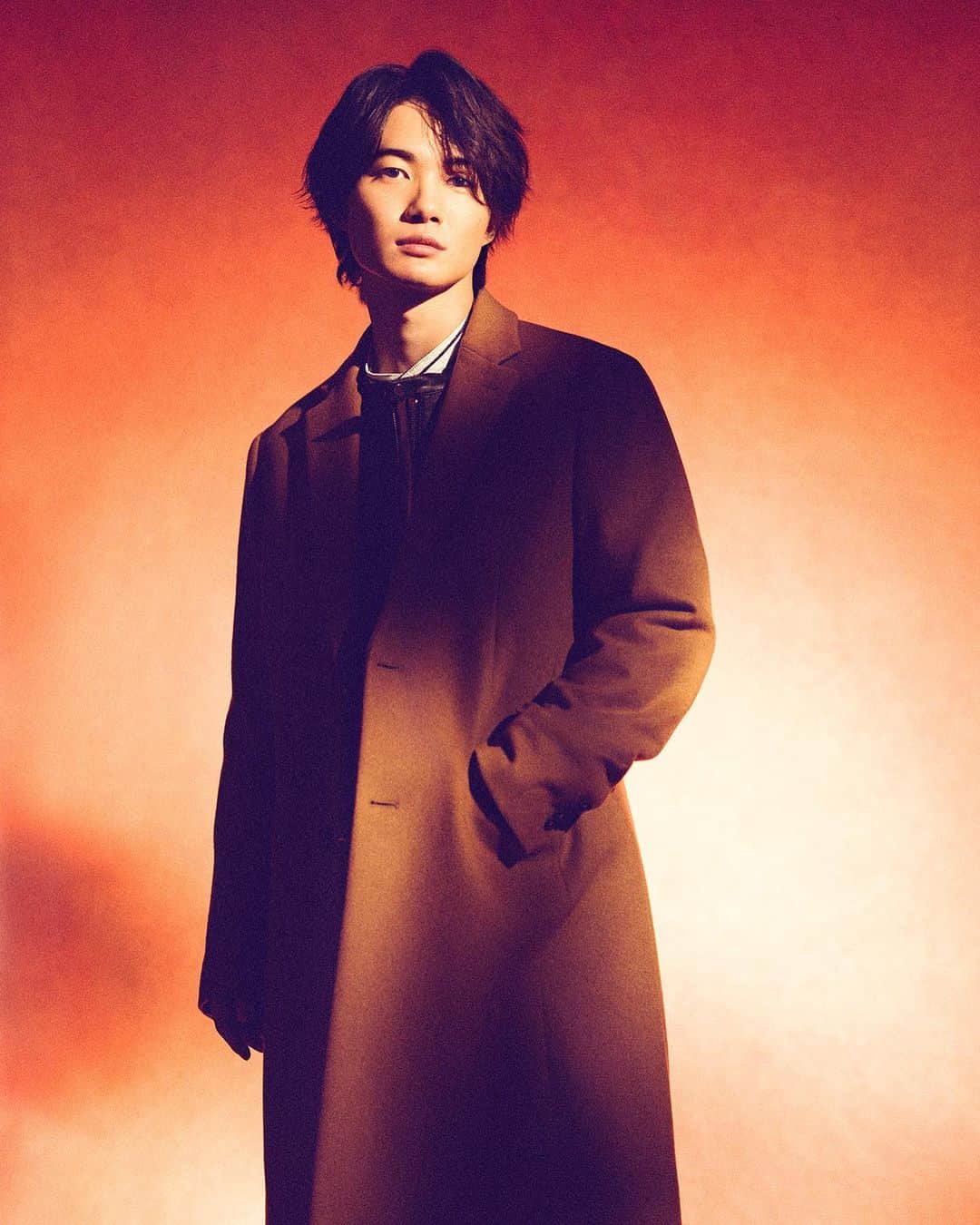 のインスタグラム：「#神木隆之介  #kamikiryunosuke  #ポートレート  #portrait  #portraitphotography  #網中健太  #kentaaminaka」