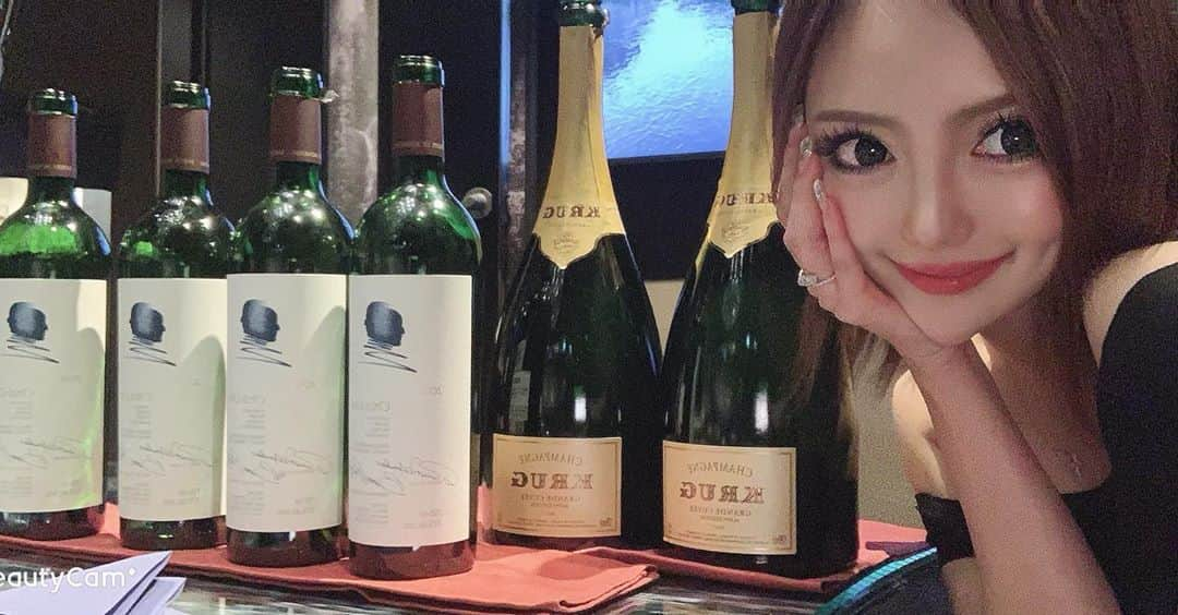 葉月芽生さんのインスタグラム写真 - (葉月芽生Instagram)「昨日もごちそうさまでした🍷💕💕 酔っ払って転んで膝が痛いです。笑 今日も出勤します🐼🌈♡ #オーパス #krugマグナム #六本木美人茶屋 #葉月芽生」7月17日 18時24分 - mei_hazuki