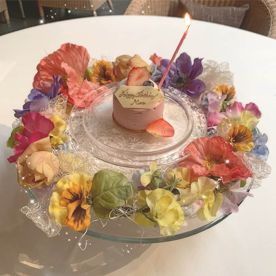 maari watanabe(まありん)さんのインスタグラム写真 - (maari watanabe(まありん)Instagram)「.*⑅︎୨୧┈︎┈︎┈︎┈︎┈︎┈︎┈┈︎┈︎┈︎┈︎┈︎୨୧⑅︎* .  ㅤㅤㅤㅤㅤㅤㅤㅤㅤㅤ 📍東京 神楽坂 saron de lalliance ㅤㅤㅤ 早めの誕生日✨ コースメニュー全部美味しかった〜💗 ご飯美味しいところって最初に出てくるパンも美味しいよねっ💗😁 ケーキも死ぬほど可愛かった😭センス100点✨ 感謝すぎる✨ .*⑅︎୨୧┈︎┈︎┈︎┈︎┈︎┈︎┈┈︎┈︎┈︎┈︎┈︎୨୧⑅︎* .  #東京カフェ#tokyocafe#東京カフェ巡り#東京スイーツ#東京グルメ#インスタ映えスイーツ#フォトジェニックスイーツ#フォトスポット#アンティークカフェ#誕生日プレート#誕生日ケーキ#birthdayplate#バースデープレート#デザートプレート#アフターヌーンティー #afternoontea #フレンチレストラン #まありんカフェ巡り#まありん誕生日プレート」7月17日 18時31分 - manyo_wt