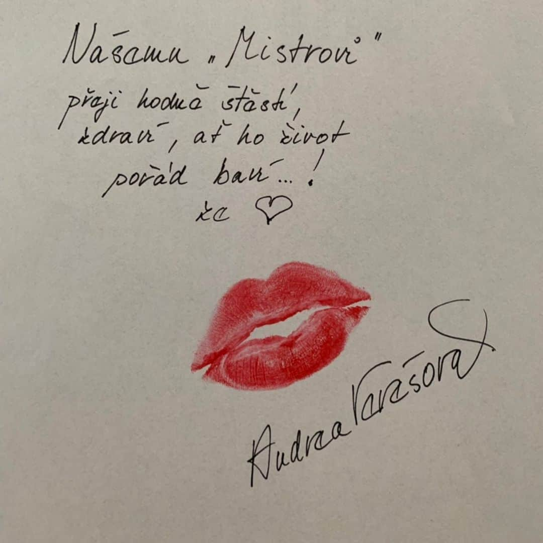 アンドレア・ヴェルソワさんのインスタグラム写真 - (アンドレア・ヴェルソワInstagram)「🎈Našemu “MAJSTROVI”- výnimočnému umelcovi , famóznemu spevákovi, a skvelému kamarátovi želám z celého srdca všetko najlepšie k jeho životnému jubileu!🎁 Veľa radosti, pohody, zdravia, úspechov a životného elánu do ďalších rokov! ✌️🎉💋 #happybirthday #narodeniny #oslava #zivotnejzbileum #karelgot」7月17日 18時34分 - andreaveresovaofficial