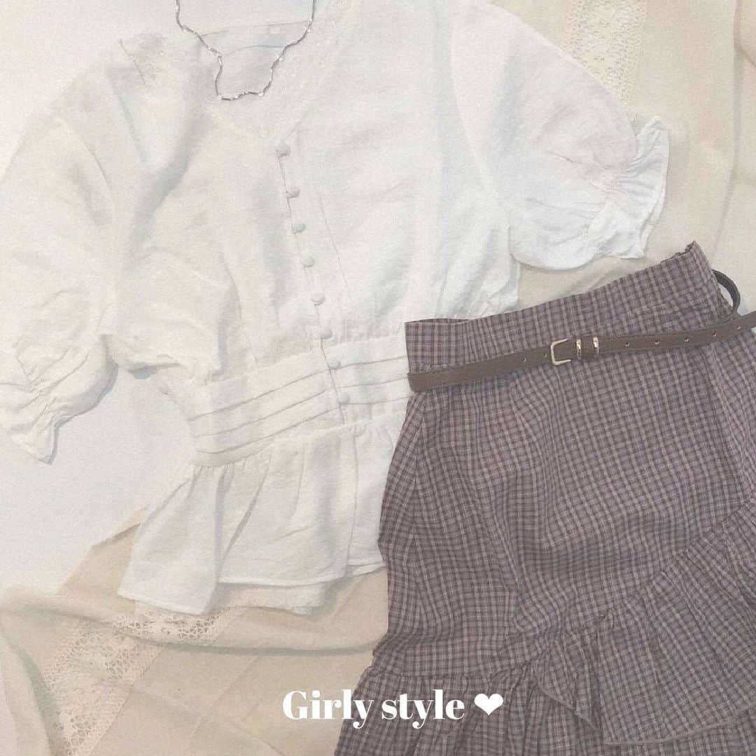 スピンズさんのインスタグラム写真 - (スピンズInstagram)「🍒GIRLY STYLE🍒﻿﻿ ﻿﻿ 🕊BLOUSE ﻿﻿ price :￥2,999+tax﻿﻿ ﻿﻿ 🕊RACE CHANGEOVER TANK TOP﻿﻿ price :￥1,599+tax﻿﻿ ﻿﻿ 🕊FRILL PRAID MINI SKIRT﻿﻿ price :￥2,999+tax﻿﻿ ﻿﻿ 🕊NECKLACE﻿﻿ price :￥999+tax﻿﻿ ﻿﻿ ﻿﻿ 首元の空いたトップスは中に﻿﻿ レース素材のインナーを着ると一気に華やかに🧁﻿﻿ ﻿﻿ #SPINNS #スピンズ #ootd #ファッション﻿﻿ #fashion #夏コーデ #ガーリースタイル」7月17日 18時41分 - spinns_official