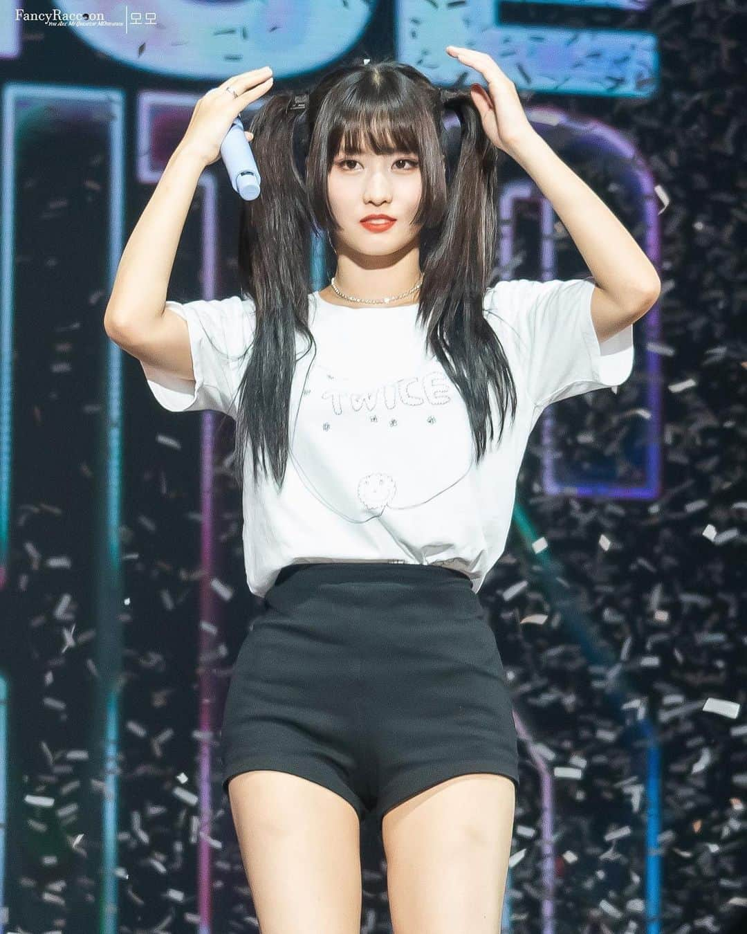 モモさんのインスタグラム写真 - (モモInstagram)「♡ [Fantaken] 190713 - TWICELIGHTS in Singapore -  #MOMO #트와이스 #모모 #平井もも #もも #TWICE © fancy raccoon」7月17日 18時43分 - momojype