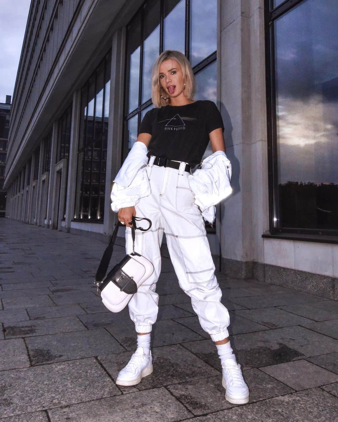 Juliett K.さんのインスタグラム写真 - (Juliett K.Instagram)「Było wczoraj „ostre cięcie” 5 cm 👌🏼🙃 #blackandwhite #adidiary #SUPERCOURT #adidasOriginals #giftedbyadidas @adidasoriginals #OOTD #streetlook」7月17日 18時46分 - maffashion_official