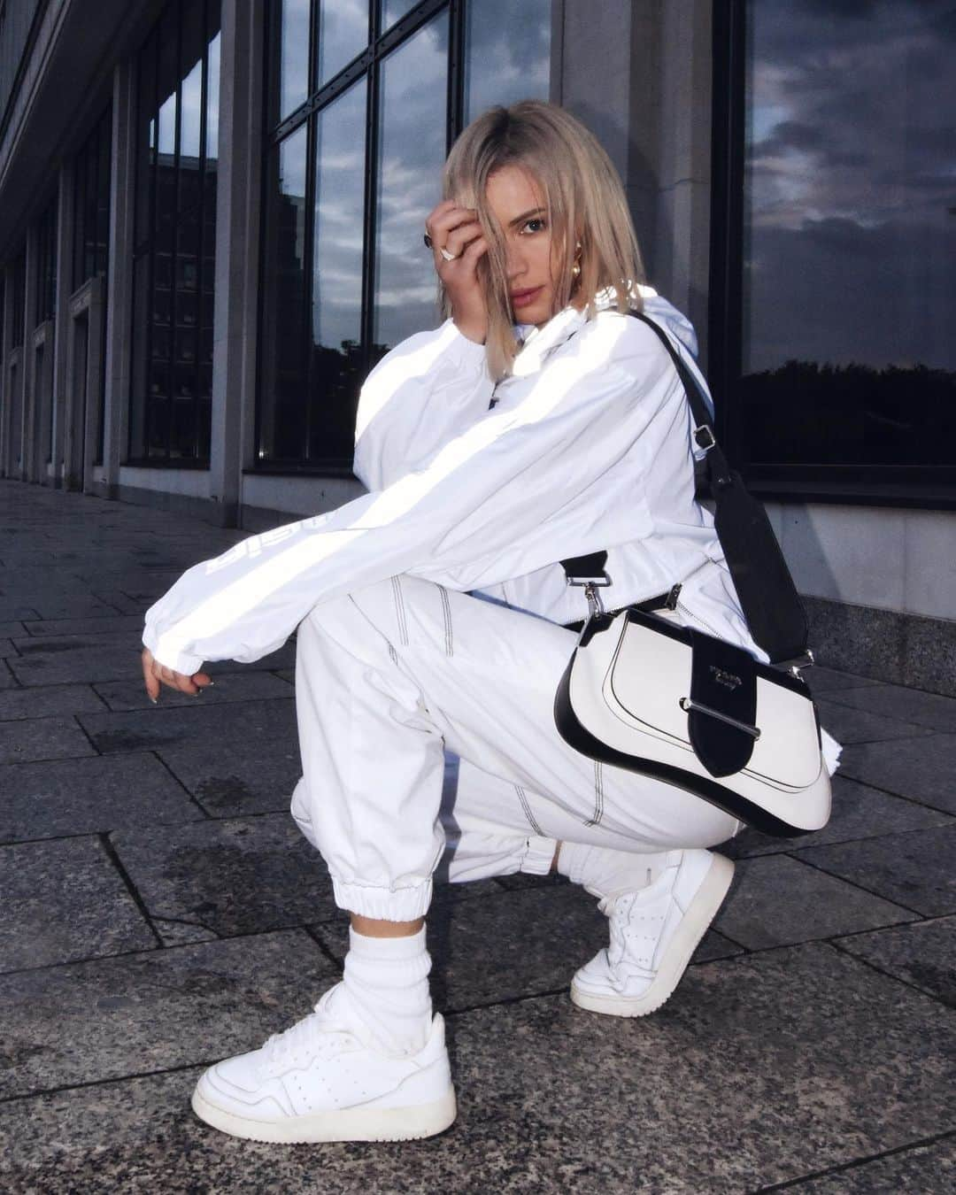 Juliett K.さんのインスタグラム写真 - (Juliett K.Instagram)「Było wczoraj „ostre cięcie” 5 cm 👌🏼🙃 #blackandwhite #adidiary #SUPERCOURT #adidasOriginals #giftedbyadidas @adidasoriginals #OOTD #streetlook」7月17日 18時46分 - maffashion_official