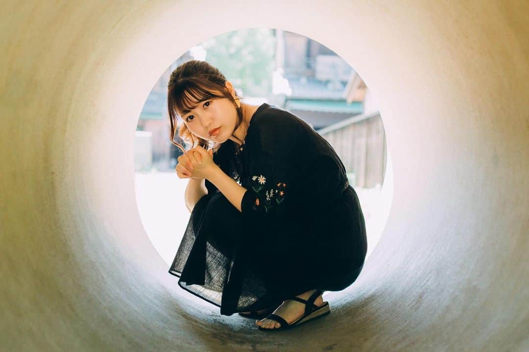 弘松菜摘のインスタグラム：「. 積極的に穴には入るタイプ .」