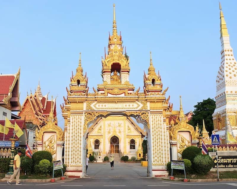 タイ国政府観光庁さんのインスタグラム写真 - (タイ国政府観光庁Instagram)「タイで癒しのローカルトリップを満喫しませんか❓﻿ ﻿ タイ国政府観光庁の公式サイトでは、タイ東北部・北イサーンに位置する「サコンナコン」と「ナコンパノム」の特集記事を公開中です✨﻿ ﻿ ベトナム文化が融合した食や建築物、デザイン性の高い藍染（クラーム染）工芸品、メコン川を体感できるアクティビティなど、観光地としての魅力をご紹介しています👍﻿ ﻿ 是非ご覧ください😊﻿ ﻿ 🔗特集記事はプロフィールのリンクから @AmazingThailandJP﻿ ﻿ #タイ #サコンナコン #ナコンパノム #タイ東北部  #イサーン #こんなタイ知らなかった #タイを知りつくす #タイ旅行 #タイ料理 #タイ料理大好き #タイ寺院 #お寺巡り #藍染め #旅好きな人と繋がりたい #旅行好きな人と繋がりたい #海外旅行 #thailand #sakonnakhon #nakhonphanom #thaifood  #amazingthailand #thailandtravel #thailandtrip #thai #thaistagram #lovethailand #gourmettraveller #localexperience #thainess」7月17日 18時54分 - amazingthailandjp
