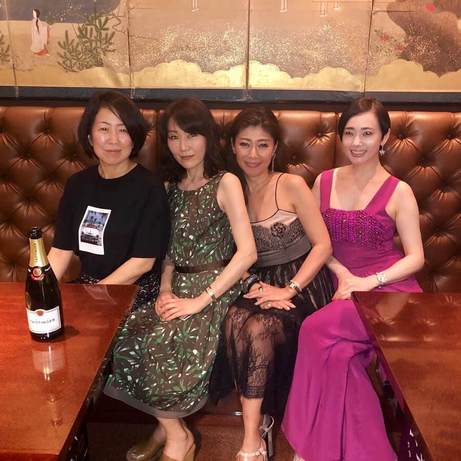 Taki Tanakaさんのインスタグラム写真 - (Taki TanakaInstagram)「昨夜は、もう30年の付き合いになる旧友たちと晩ごはん。 1969年4月に生まれた私、5月の智美、7月の夕子。みんなの50歳おめでとうを祝いつつ近況報告。 昔馴染みの友人はいいものですね。  2枚目の写真はおしゃべりに夢中な私たちの隣で美味しいお肉をせっせと焼いてくれた#まや オーナーの仲良し @yappy126 も一緒に。」7月17日 18時54分 - tanakataki