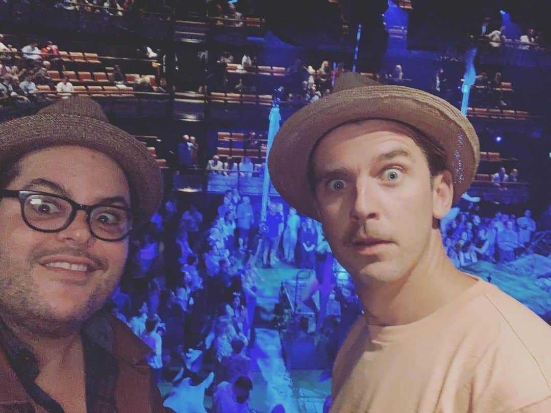 ジョシュ・ギャッドさんのインスタグラム写真 - (ジョシュ・ギャッドInstagram)「This look of awe and surprise by @thatdanstevens and I was brought on by the brilliance and madness on display at the #bridgetheater and their stunning production of #midsummernightsdream starring (now Emmy nominated) @gwendolineuniverse and a truly out of this world cast.」7月17日 19時06分 - joshgad