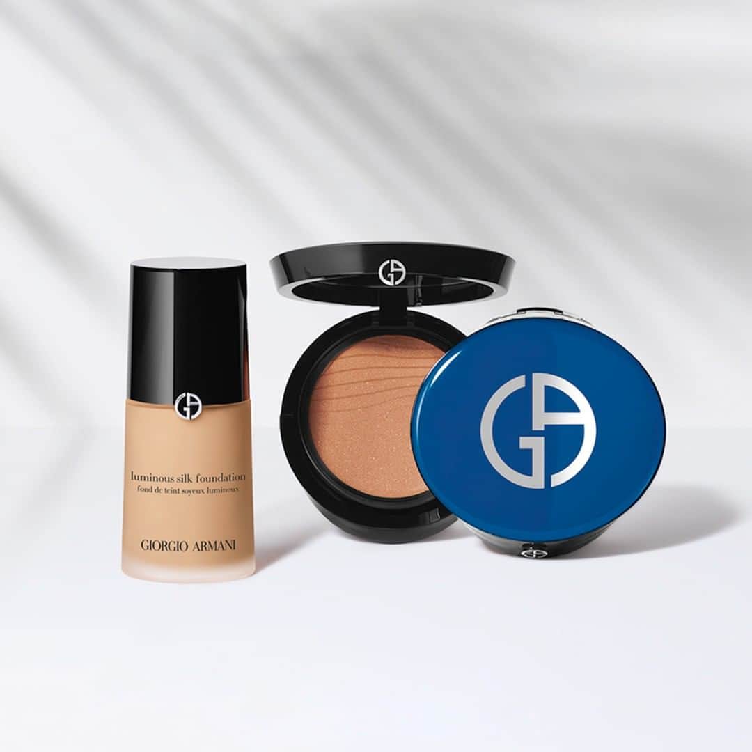 Armani Beautyさんのインスタグラム写真 - (Armani BeautyInstagram)「Wishing for a sun kissed makeup routine? Apply ITALIAN SUN SUMMER HIGHLIGHTING FUSION POWDER over lightweight LUMINOUS SILK foundation for the perfect summer glow.  #ArmaniBeauty #LuminousSilk #makeup」7月17日 18時58分 - armanibeauty