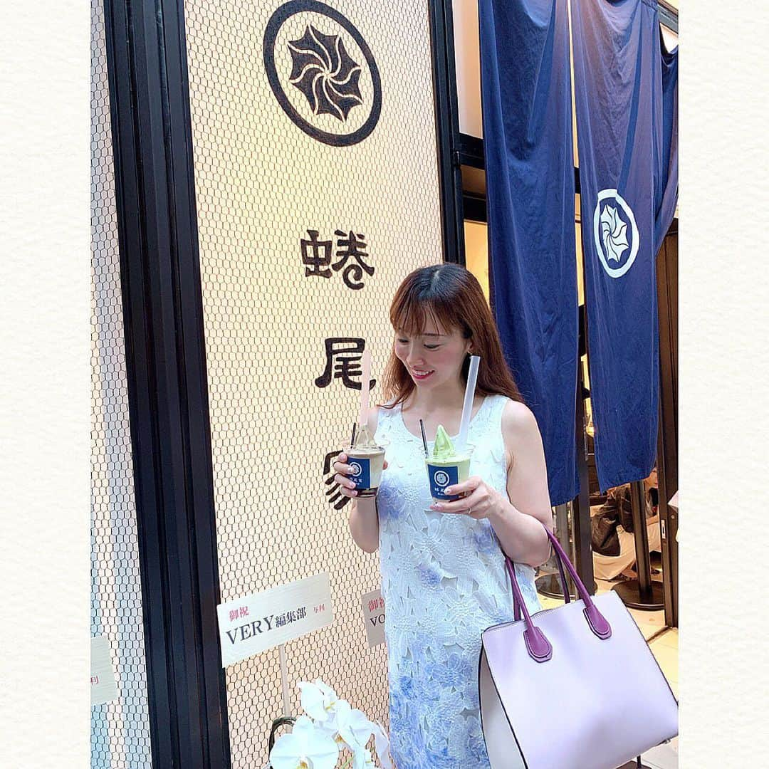 恵美さんのインスタグラム写真 - (恵美Instagram)「三軒茶屋にオープンした台湾のソフトクリームNINAO @ninao.japan が麻布十番店にオープンしたのでレセプションに行ってきました🍦 . 新商品のお茶フロート 東方美人茶 台湾青茶 . さっぱり美味しいお茶アイス 美味しくて幸せ❤️ . #蜷尾家 #NINAO #麻布十番店オープン #パイナップルケーキ #JIUZHENNAN #スキアマ #model #モデル #japanesemodel #恵美 #disney_emi  #ビジョビ @b_b_j.j #kalie @kalie_official」7月17日 19時00分 - emi_florence819