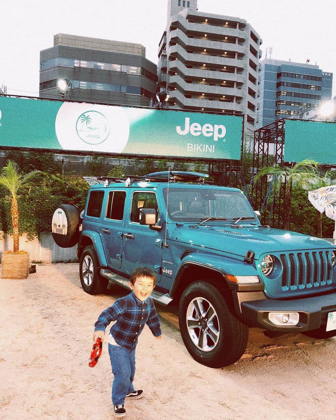Rika Vanessaさんのインスタグラム写真 - (Rika VanessaInstagram)「@jeep_japan_official の 新車発表会に ROXY girlsで 遊びに行ってきたよ🌼🌼 ・ ずっと憧れの車🥺 いつかjeepに乗って 音楽を聴きながら 遠くの海に出かけたりしたいなっ🔥🔥 ・ ・ ヨアンもかっこいいー！と 感激してた👦🏼❤️ ・ ・ #海遊び #ジープビキニ #Jeep_bikini #JeepReal」7月17日 19時12分 - rikavanessa._