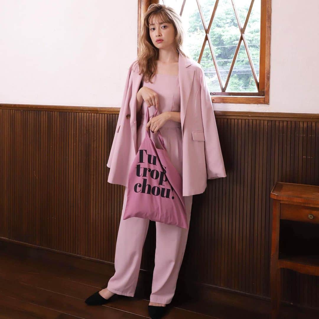 one after another NICECLAUPさんのインスタグラム写真 - (one after another NICECLAUPInstagram)「ㅤㅤㅤㅤㅤㅤㅤㅤㅤㅤㅤㅤㅤ  ㅤㅤㅤㅤㅤㅤㅤㅤㅤㅤㅤㅤㅤ 【#ナイスクラップのオトナPINKcollection ...♥︎】 ㅤㅤㅤㅤㅤㅤㅤㅤㅤㅤㅤㅤㅤ ㅤㅤㅤㅤㅤㅤㅤㅤㅤㅤㅤㅤㅤ  ㅤㅤㅤㅤㅤㅤㅤㅤㅤㅤㅤㅤㅤ 【7/17(wed)21:00〜WEB先行予約スタート】 ㅤㅤㅤㅤㅤㅤㅤㅤㅤㅤㅤㅤㅤ  オトナのためのPinkをコンセプトに 全5型が誕生🥀 ㅤㅤㅤㅤㅤㅤㅤㅤㅤㅤㅤㅤㅤ  甘くなりすぎない 絶妙バランスで この秋 Ladyな着こなしを....🦋♥︎ ㅤㅤㅤㅤㅤㅤㅤㅤㅤㅤㅤㅤㅤ  店頭販売は 7/26(fri.)〜スタート❤︎ ㅤㅤㅤㅤㅤㅤㅤㅤㅤㅤㅤㅤㅤ  ㅤㅤㅤㅤㅤㅤㅤㅤㅤㅤㅤㅤㅤ ﻿ ﻿﻿﻿﻿﻿ ﻿﻿﻿ ﻿詳細は﻿﻿﻿﻿﻿ 公式通販サイトにて公開☺︎﻿﻿﻿﻿﻿﻿﻿ ㅤㅤㅤㅤㅤㅤㅤㅤㅤㅤㅤㅤㅤ﻿﻿﻿﻿﻿﻿﻿﻿﻿ ﻿﻿﻿﻿﻿﻿﻿﻿﻿﻿﻿﻿﻿﻿ ㅤㅤㅤㅤㅤㅤㅤㅤㅤㅤㅤㅤㅤ﻿﻿﻿﻿﻿﻿﻿﻿﻿﻿﻿ プロフィール欄のURLから❤︎﻿﻿﻿﻿﻿﻿﻿﻿﻿﻿﻿﻿﻿﻿﻿﻿﻿﻿﻿ @niceclaup_official_﻿﻿﻿﻿﻿﻿﻿﻿﻿﻿﻿﻿﻿ ㅤㅤㅤㅤㅤㅤㅤㅤㅤㅤㅤㅤㅤ  ㅤㅤㅤㅤㅤㅤㅤㅤㅤㅤㅤㅤ﻿﻿﻿﻿﻿﻿﻿﻿﻿﻿﻿﻿﻿ ﻿﻿ㅤㅤㅤㅤㅤㅤㅤㅤㅤㅤㅤㅤㅤ﻿﻿﻿﻿﻿﻿﻿﻿﻿﻿﻿ #niceclaup #niceclaup_ootd #niceclaup_2019aw  #ootd #2019aw #fashion  #ナイスクラップ #置き画くら部 #Pink #ピンク #Tシャツ」7月17日 19時23分 - niceclaup_official_