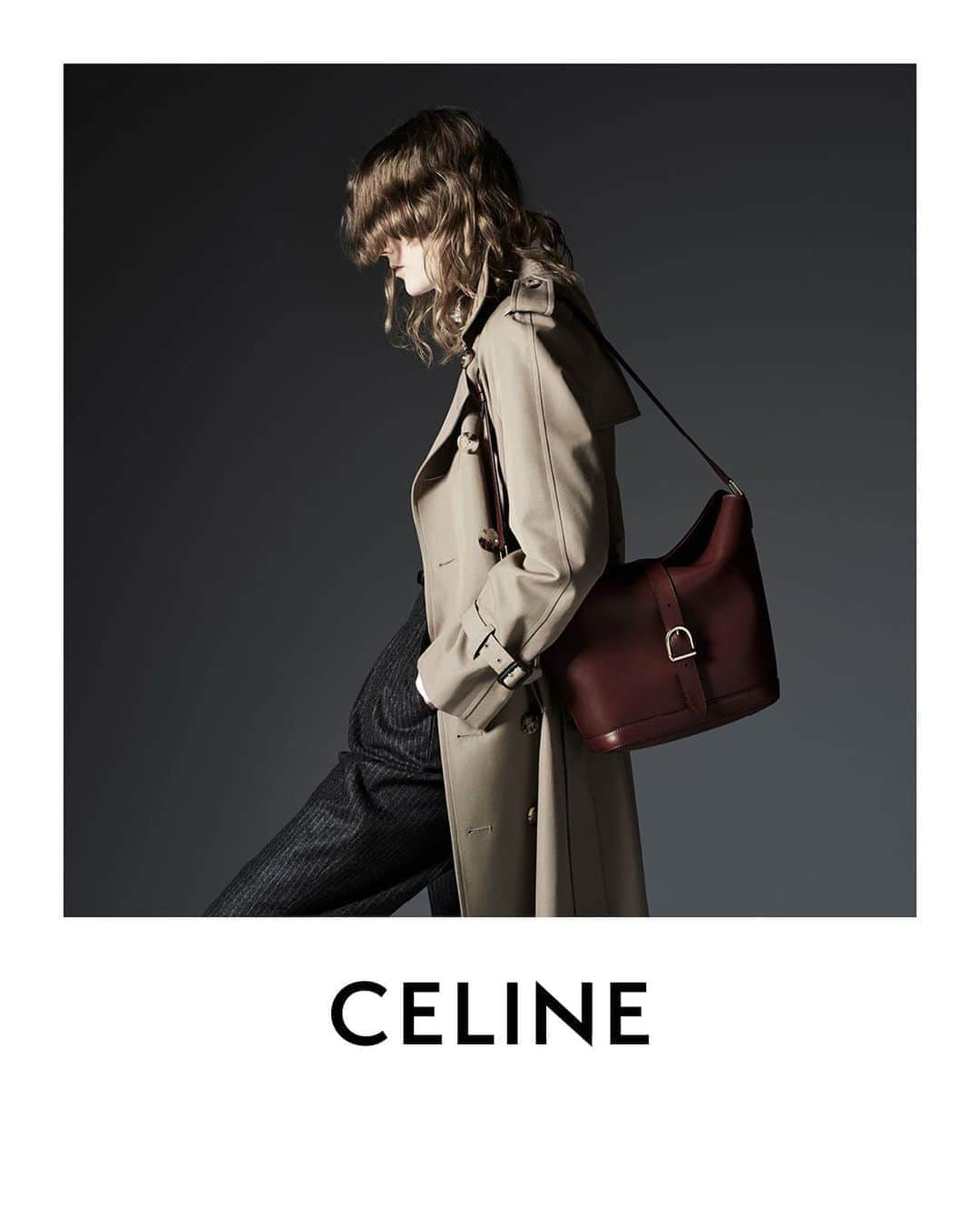 Celineさんのインスタグラム写真 - (CelineInstagram)「CELINE WINTER 19 PART 1 6 BUCKET IN LIGHT BURGUNDY  MARLAND PHOTOGRAPHED IN PARIS IN JANUARY 2019 AVAILABLE IN STORE AND CELINE.COM JULY 2019 ⠀⠀⠀⠀⠀⠀ #CELINEBYHEDISLIMANE」7月17日 19時18分 - celine