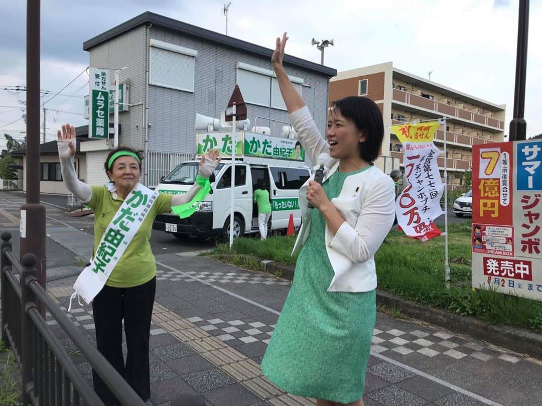 伊藤孝恵さんのインスタグラム写真 - (伊藤孝恵Instagram)「本日は激戦区滋賀県に来ています。候補の人間性と気風の良さ、深い愛情と揺るがぬ信念を知れば知るほど、そんな女性が我々の候補者として戦って下さっていることを誇りに思います。政党車をお預かりし、私はもう一人の嘉田由紀子だ！くらいの気合いで回ってます！https://www.dpfp.or.jp/candidate/6950 #参院選 #滋賀県選挙区 #嘉田由紀子 #野党統一候補 #元滋賀県知事 #孫は6人」7月17日 19時18分 - itotakae