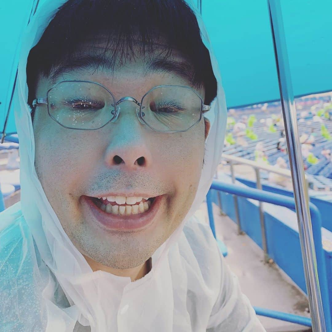 西川晃啓さんのインスタグラム写真 - (西川晃啓Instagram)「気絶雨観戦  あまりにもコンディション悪くて気絶 #あるある探検隊#レギュラー#気絶#気絶の日々#ギャグ#神宮球場#レジェンドマッチ#ヤクルトスワローズ#先日#OB#勢揃い#古田さん#ノムさん#池山さん#杉浦さん#子供の頃#みてた人#巨人#よく打たれてた#なんか#嬉しかった」7月17日 19時19分 - kizetu