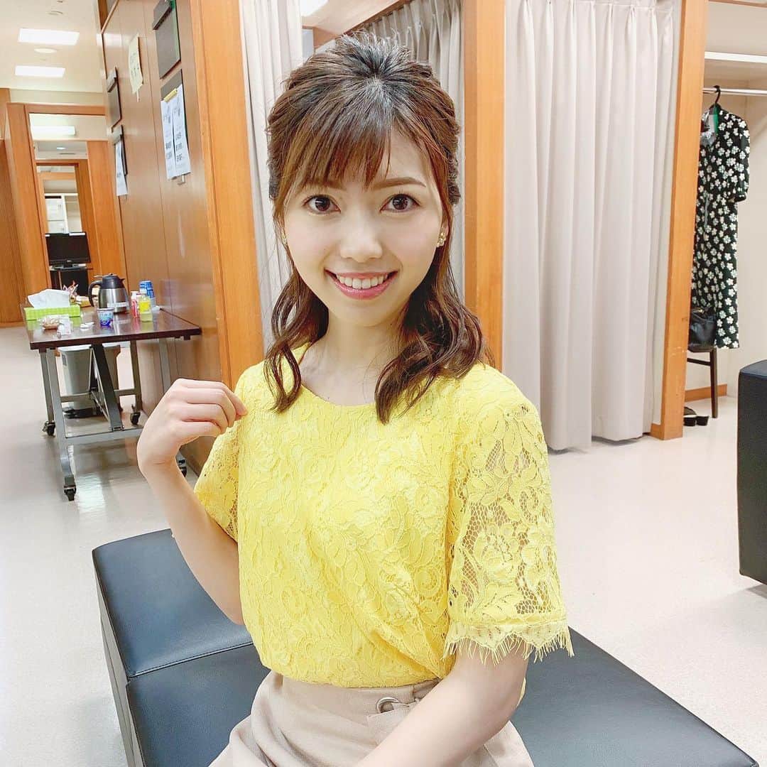 川又智菜美のインスタグラム：「はやドキ🧡水曜日！﻿ ありがとうございました🌟﻿ ﻿﻿﻿ VTRをみながら、﻿ ドラクエの映画みにいきたいな〜🎬﻿ その前にⅤやり直したい…となっていました笑﻿ ﻿ 最近はスマホでもできるみたいですね📱﻿ 皆さんやったことありますか？﻿ ﻿ #tbs #はやドキ #アナウンサー ﻿﻿﻿#セントフォース ﻿﻿﻿﻿ #川又智菜美 #衣装 とっても鮮やかな#イエロー でした﻿ #すいようび﻿」