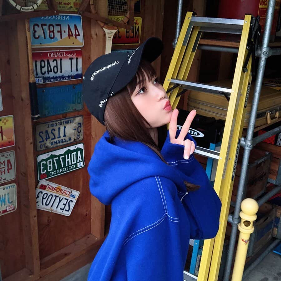 生見愛瑠さんのインスタグラム写真 - (生見愛瑠Instagram)「タグづけしようと思ったら帽子もパーカーもどこのか忘れちゃった🥳❤︎🥳❤︎すまぬぅ  #めるのふく #めるサイズ #ootd」7月17日 19時26分 - meru_nukumi