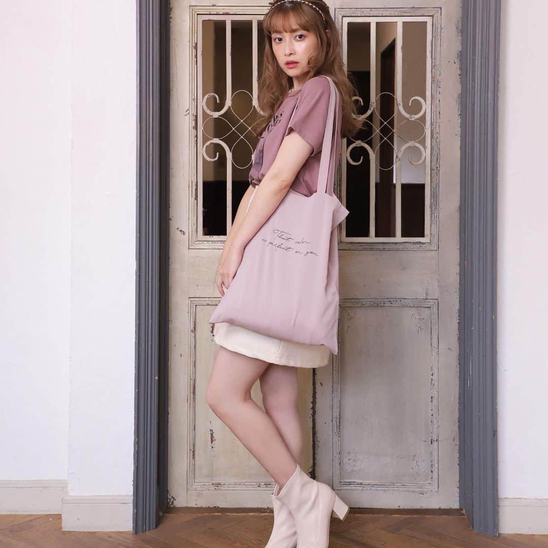 one after another NICECLAUPさんのインスタグラム写真 - (one after another NICECLAUPInstagram)「ㅤㅤㅤㅤㅤㅤㅤㅤㅤㅤㅤㅤㅤ  ㅤㅤㅤㅤㅤㅤㅤㅤㅤㅤㅤㅤㅤ 【#ナイスクラップのオトナPINKcollection ...♥︎】 ㅤㅤㅤㅤㅤㅤㅤㅤㅤㅤㅤㅤㅤ ㅤㅤㅤㅤㅤㅤㅤㅤㅤㅤㅤㅤㅤ  ㅤㅤㅤㅤㅤㅤㅤㅤㅤㅤㅤㅤㅤ 【7/17(wed)21:00〜WEB先行予約スタート】 ㅤㅤㅤㅤㅤㅤㅤㅤㅤㅤㅤㅤㅤ  オトナのためのPinkをコンセプトに 全5型が誕生🥀 ㅤㅤㅤㅤㅤㅤㅤㅤㅤㅤㅤㅤㅤ  甘くなりすぎない 絶妙バランスで この秋 Ladyな着こなしを....🦋♥︎ ㅤㅤㅤㅤㅤㅤㅤㅤㅤㅤㅤㅤㅤ  店頭販売は 7/26(fri.)〜スタート❤︎ ㅤㅤㅤㅤㅤㅤㅤㅤㅤㅤㅤㅤㅤ  ㅤㅤㅤㅤㅤㅤㅤㅤㅤㅤㅤㅤㅤ ﻿ ﻿﻿﻿﻿﻿ ﻿﻿﻿ ﻿詳細は﻿﻿﻿﻿﻿ 公式通販サイトにて公開☺︎﻿﻿﻿﻿﻿﻿﻿ ㅤㅤㅤㅤㅤㅤㅤㅤㅤㅤㅤㅤㅤ﻿﻿﻿﻿﻿﻿﻿﻿﻿ ﻿﻿﻿﻿﻿﻿﻿﻿﻿﻿﻿﻿﻿﻿ ㅤㅤㅤㅤㅤㅤㅤㅤㅤㅤㅤㅤㅤ﻿﻿﻿﻿﻿﻿﻿﻿﻿﻿﻿ プロフィール欄のURLから❤︎﻿﻿﻿﻿﻿﻿﻿﻿﻿﻿﻿﻿﻿﻿﻿﻿﻿﻿﻿ @niceclaup_official_﻿﻿﻿﻿﻿﻿﻿﻿﻿﻿﻿﻿﻿ ㅤㅤㅤㅤㅤㅤㅤㅤㅤㅤㅤㅤㅤ  ㅤㅤㅤㅤㅤㅤㅤㅤㅤㅤㅤㅤ﻿﻿﻿﻿﻿﻿﻿﻿﻿﻿﻿﻿﻿ ﻿﻿ㅤㅤㅤㅤㅤㅤㅤㅤㅤㅤㅤㅤㅤ﻿﻿﻿﻿﻿﻿﻿﻿﻿﻿﻿ #niceclaup #niceclaup_ootd #niceclaup_2019aw  #ootd #2019aw #fashion  #ナイスクラップ #置き画くら部 #Pink #ピンク #Tシャツ」7月17日 19時34分 - niceclaup_official_