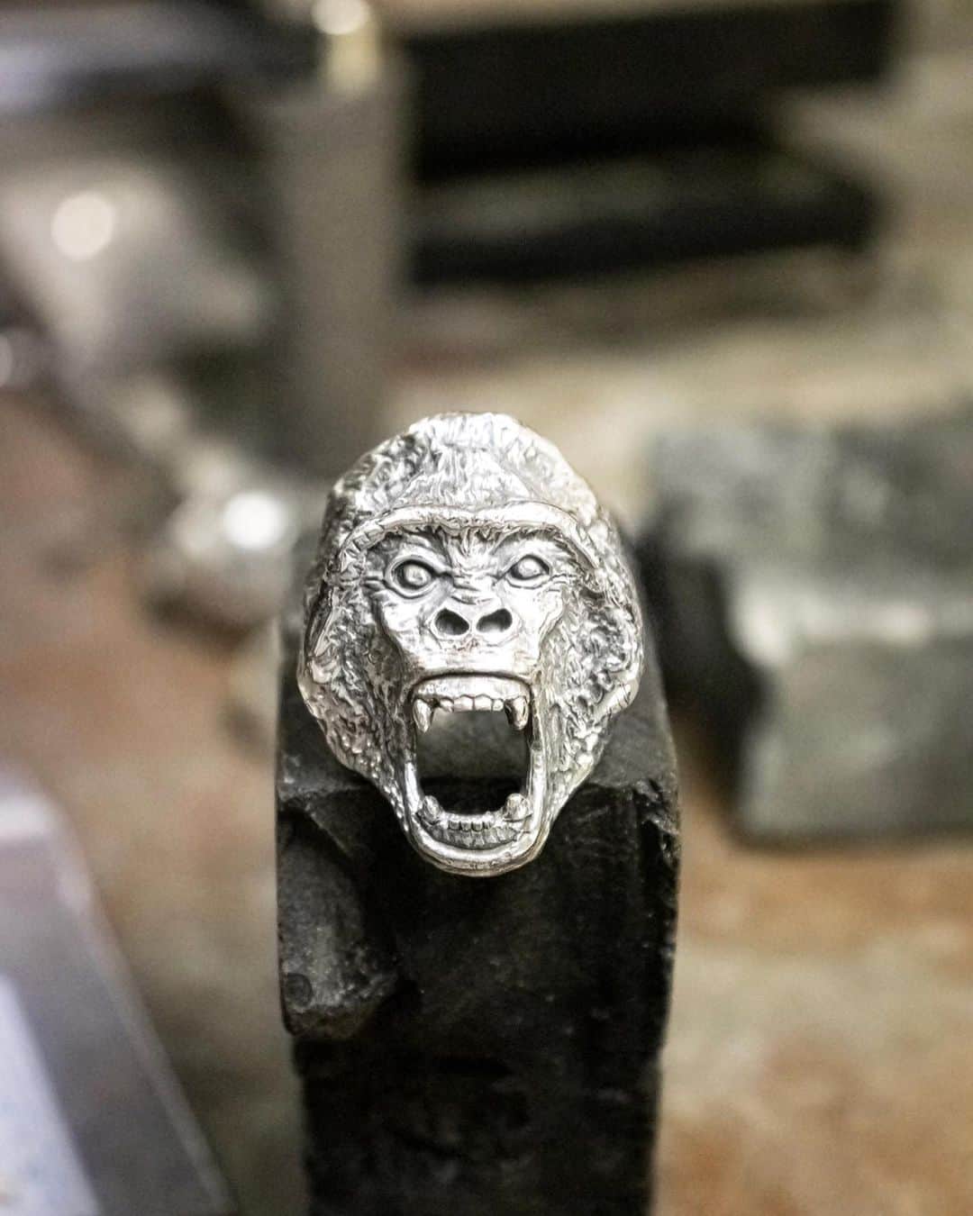 クレイジーピッグさんのインスタグラム写真 - (クレイジーピッグInstagram)「Great find in the workshop 🦍 The original picture that Armand used to carve the Gorilla Ring 👏 #shop #rings #pendants #jewellery #bracelets #guitar #onfleek #instafashion #instahub #instadaily #gothicjewellery #wildlife #animaljewellery #gorrilla #gorrillaring #gothicfashion #gothlifestyle #green #wild #skullrings」7月17日 19時39分 - crazypigdesignslondon