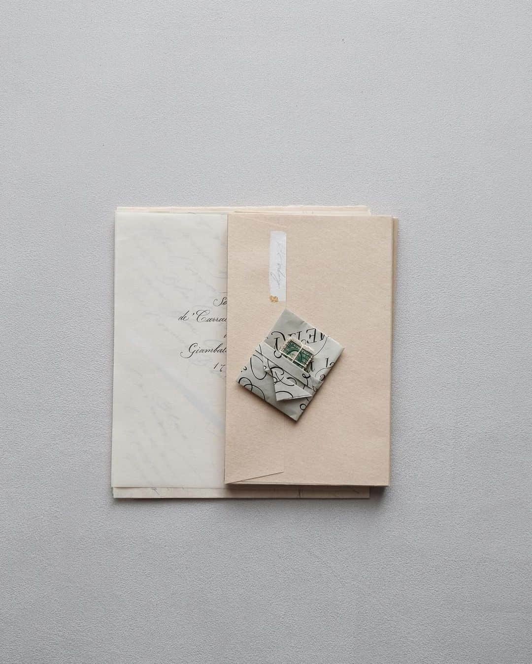 Veronica Halimさんのインスタグラム写真 - (Veronica HalimInstagram)「Experimenting with folding a small stamp pocket — #truffypi #truffypiart #paper #fold #calligraphy #wrapping #design #カリグラフィー #カリグラファー #モダンカリグラフィー #exploration #art #words #calligraphy #handwritten #vhcalligraphy #artwork #japanesepaper #architecture #form #shape #origami #papers #vintagestamps #bespokestationery」7月17日 10時59分 - truffypi
