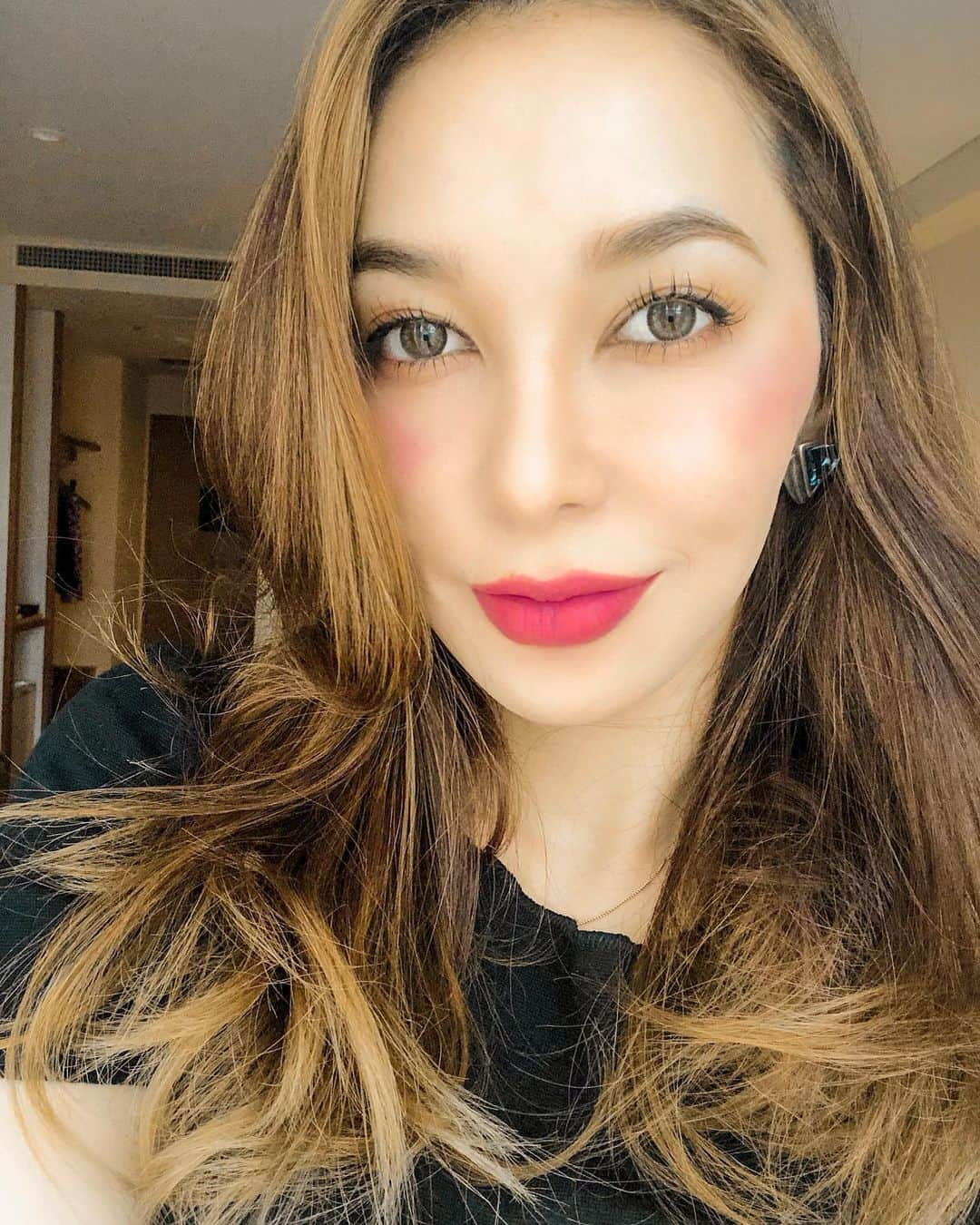 Gabrielaさんのインスタグラム写真 - (GabrielaInstagram)「Makeup💕  #Lips #Toofacedmoisturematte #peachbeach #Cheek #Toofaced #Papadontpeach . . . . . #makeup #pinkmakeup #fashion #メイク #ピンクメイク #おしゃれ #mua」7月17日 11時02分 - rkgabriela