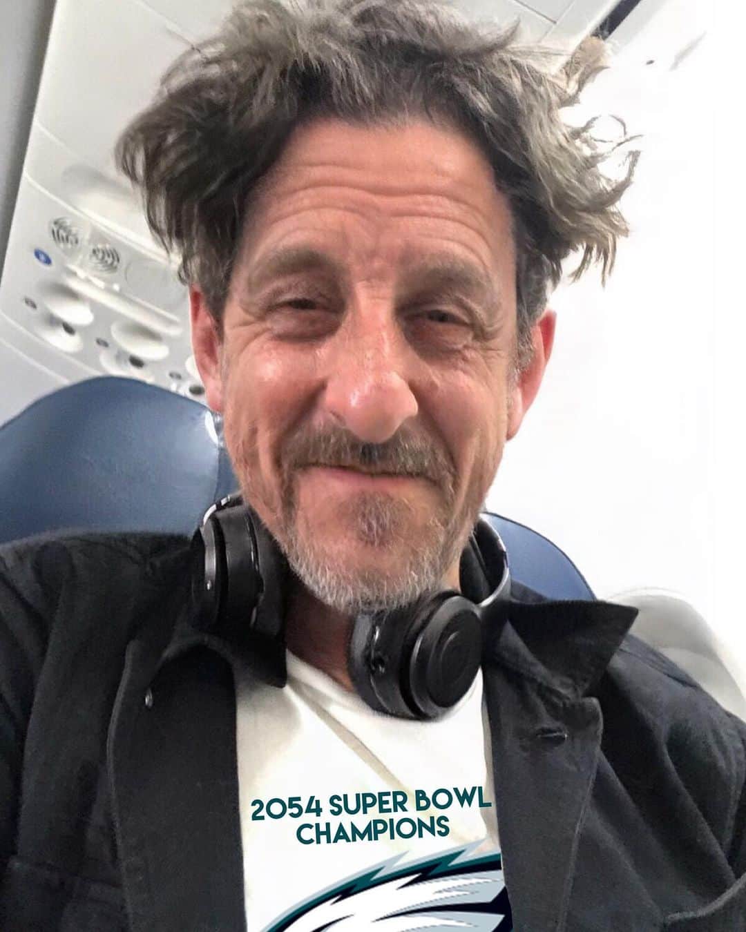 アダム・シャピロのインスタグラム：「Two things: Gonna start moisturizing a little more Also psyched the eagles win it all in 2054! #faceapp」